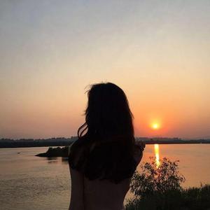 美女晚内衣脱内裤
